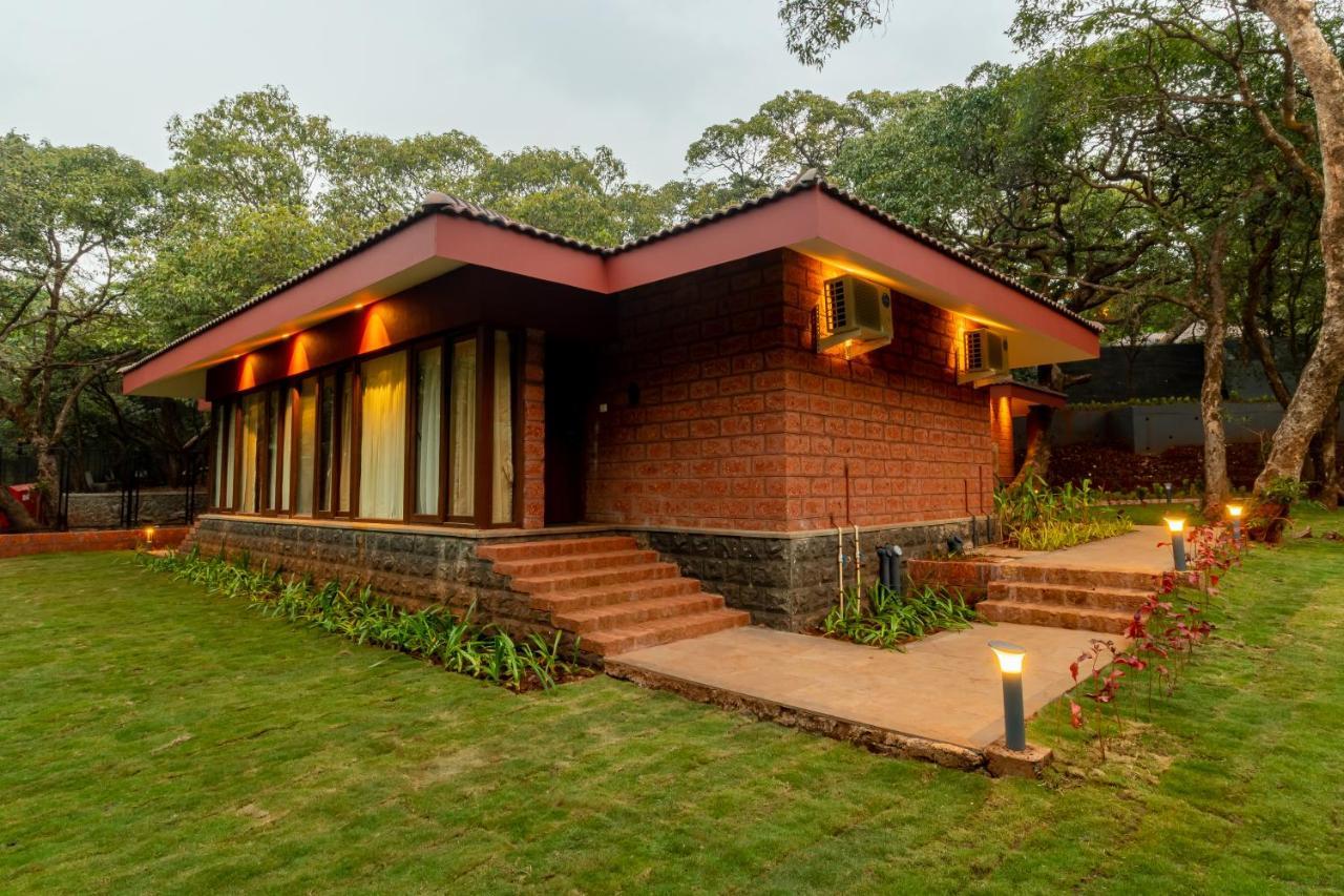 R R Heritage Resort Pure Vegetarian Mahābaleshwar Buitenkant foto